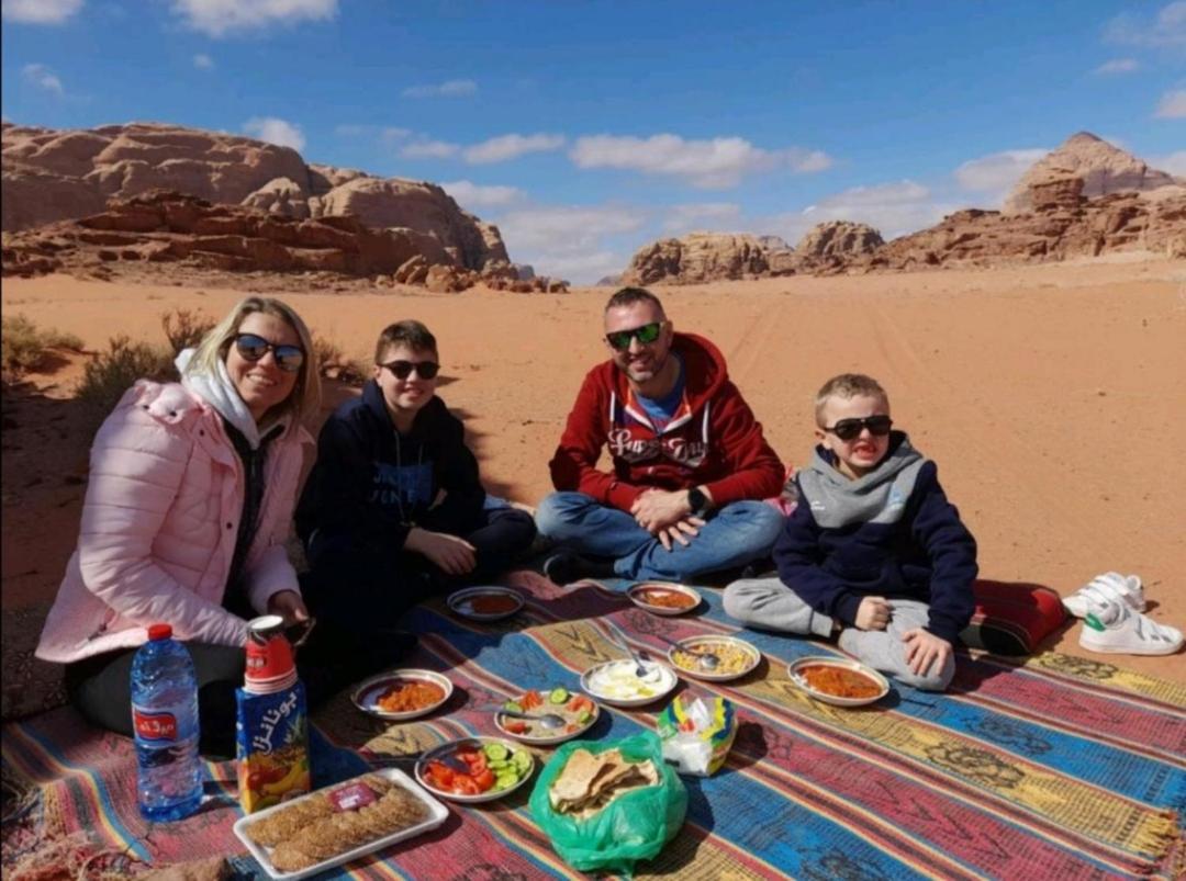 Wadi Rum Local Guide Camp ภายนอก รูปภาพ