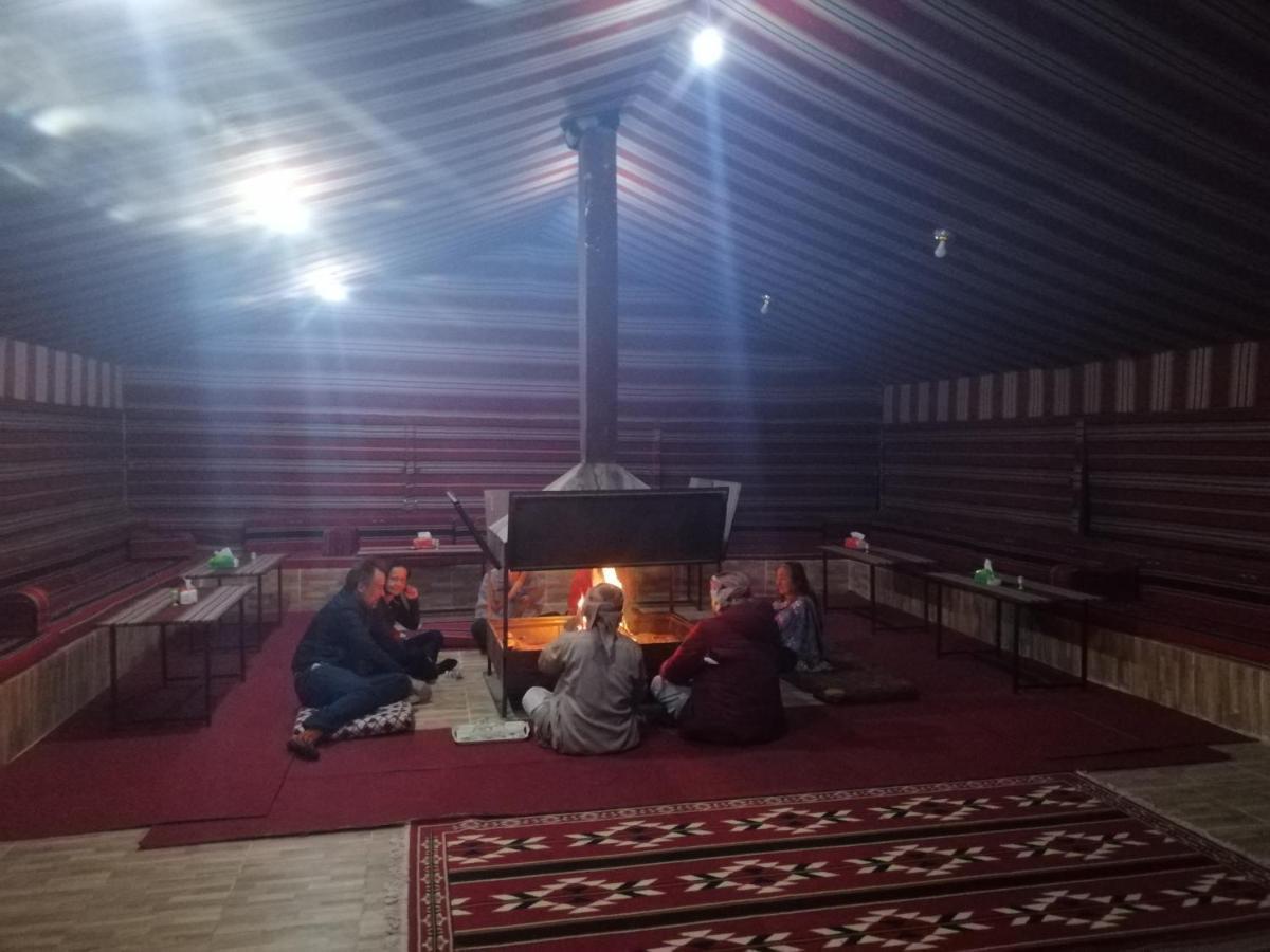 Wadi Rum Local Guide Camp ภายนอก รูปภาพ