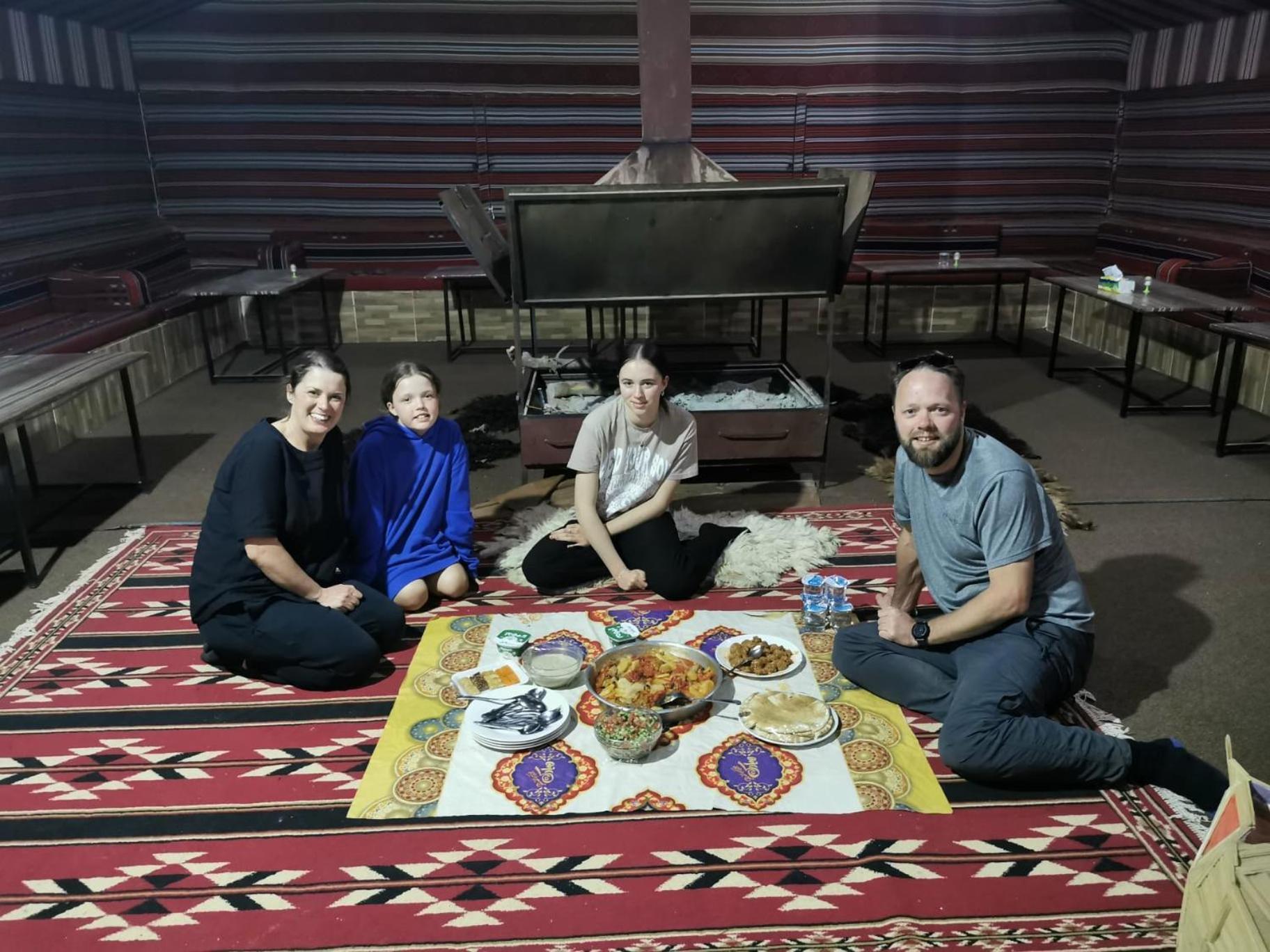 Wadi Rum Local Guide Camp ภายนอก รูปภาพ